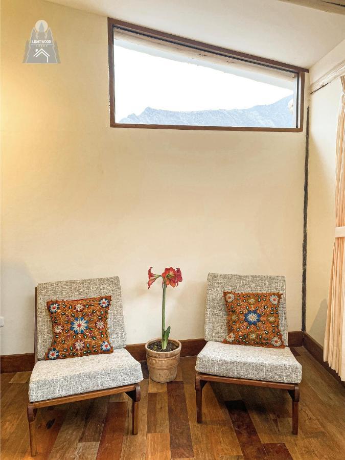 Light Wood Hotel Calca Exterior foto